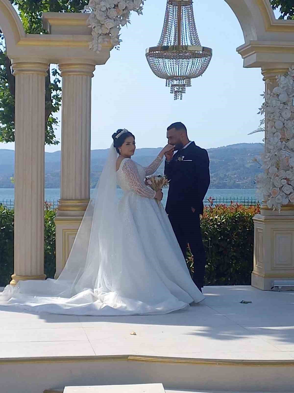 Sakarya’da özel halk otobüsünü gelin arabası yaptı
