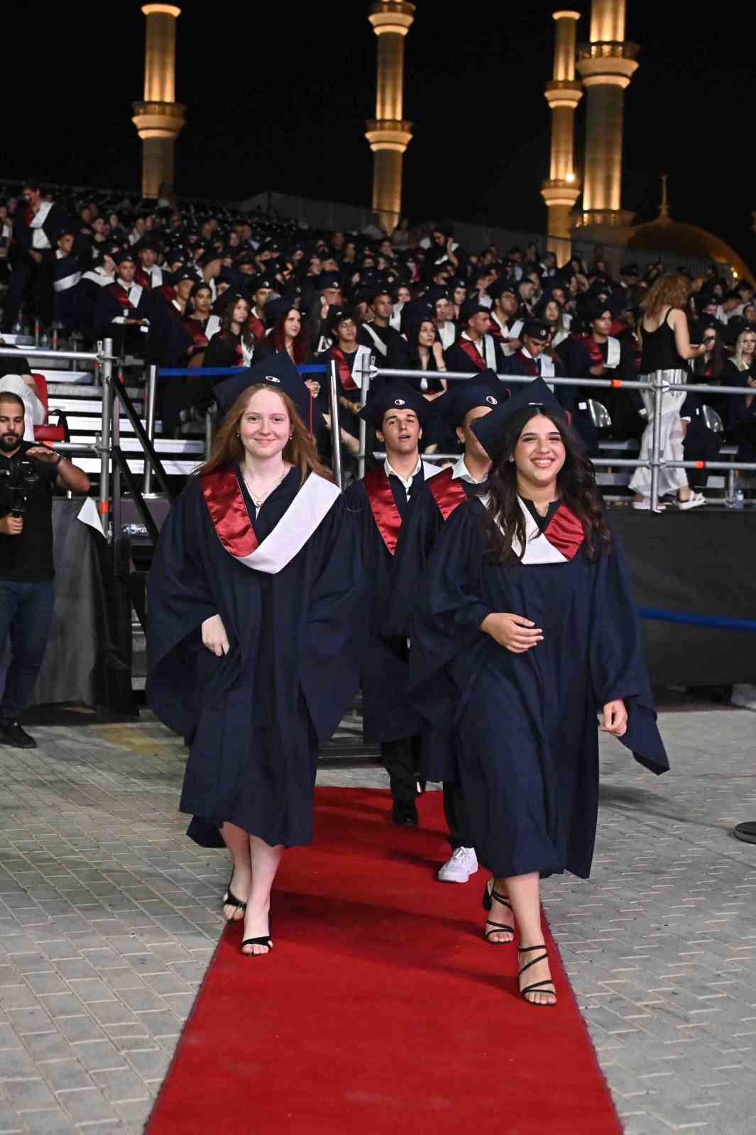 30’uncu yaşını kutlayan Yakın Doğu Koleji’nin mezuniyet töreni yapıldı
