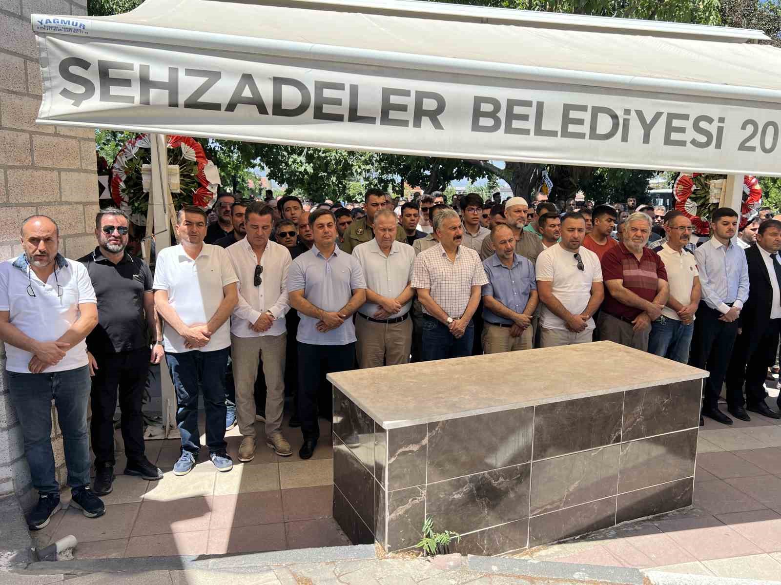 Gençlik ve Spor Müdürü Öztürk’ün acı günü
