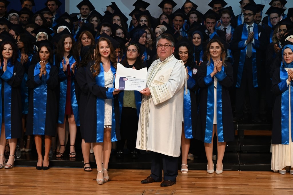 ZBEÜ Tıp Fakültesi mezunları için yemin töreni düzenlendi
