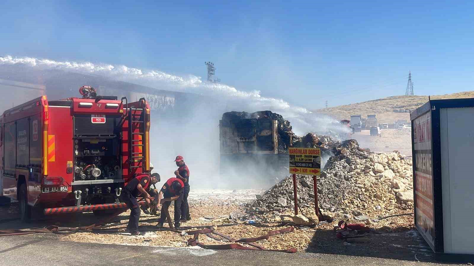 Geri dönüşüm fabrikasında korkutan yangın
