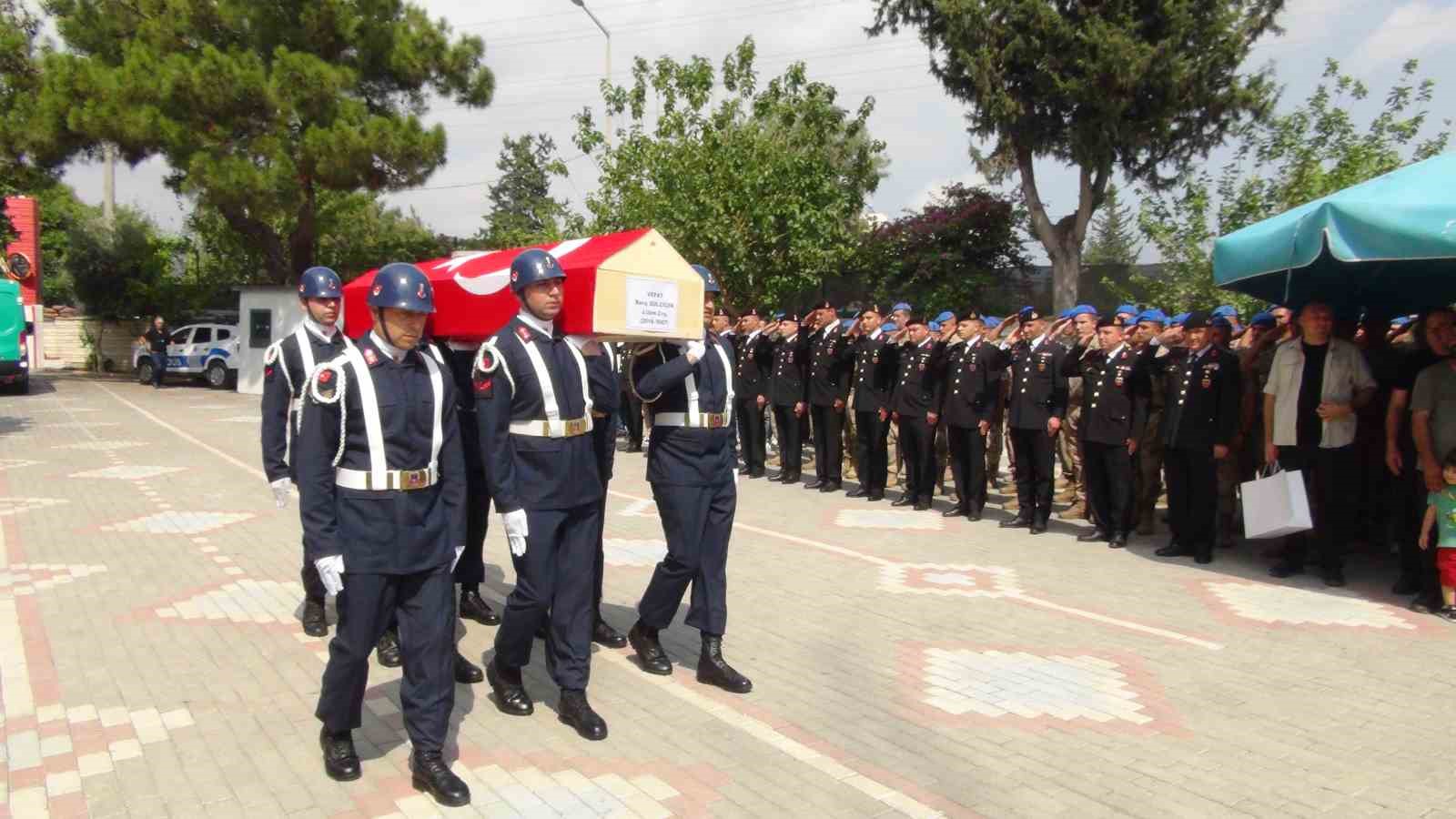 Mersin’de trafik kazasında hayatını kaybeden uzman çavuş için askeri tören düzenlendi
