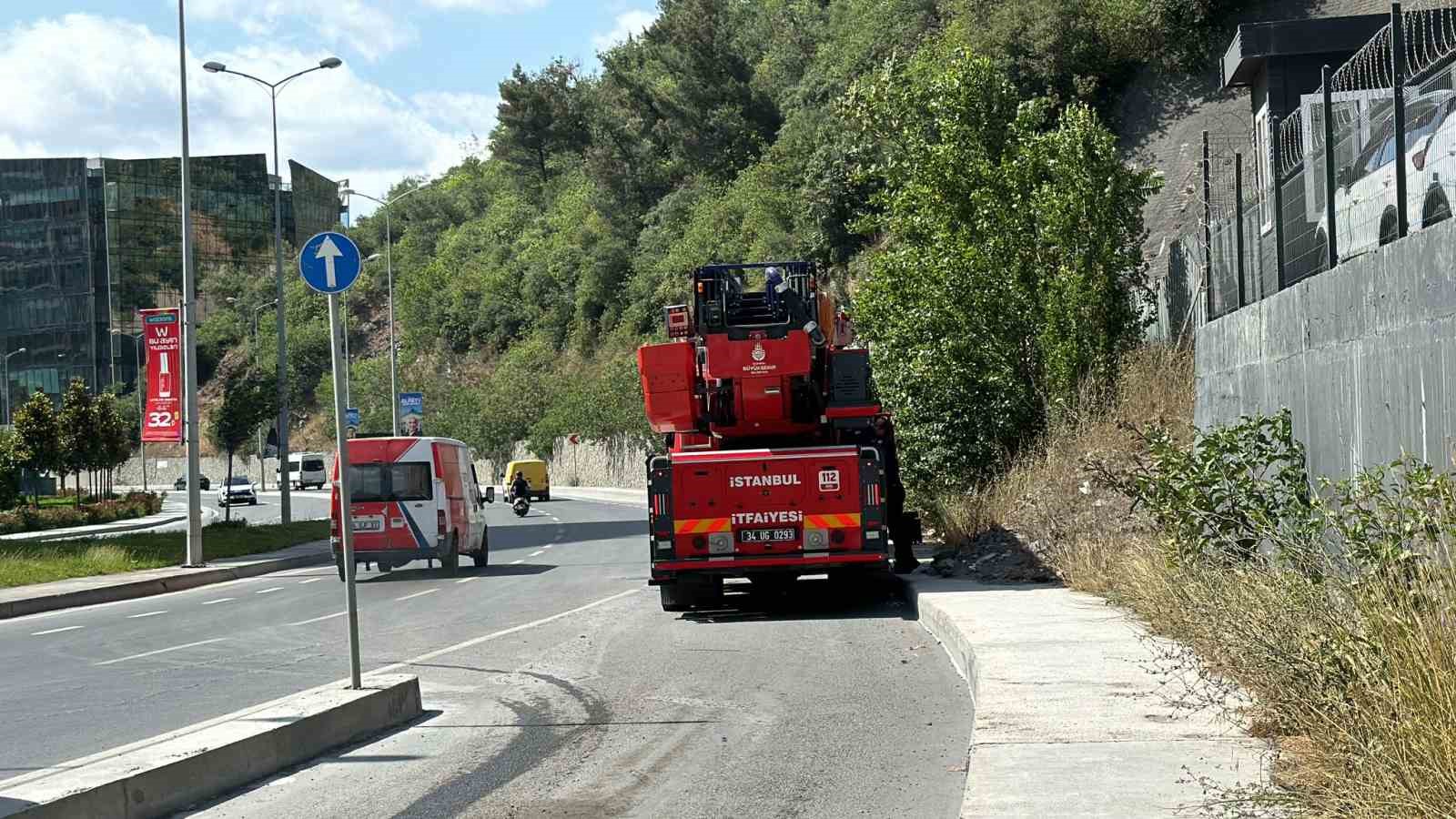 Ayazağa’da maaşlarını alamayan inşaat işçileri eylem yaptı
