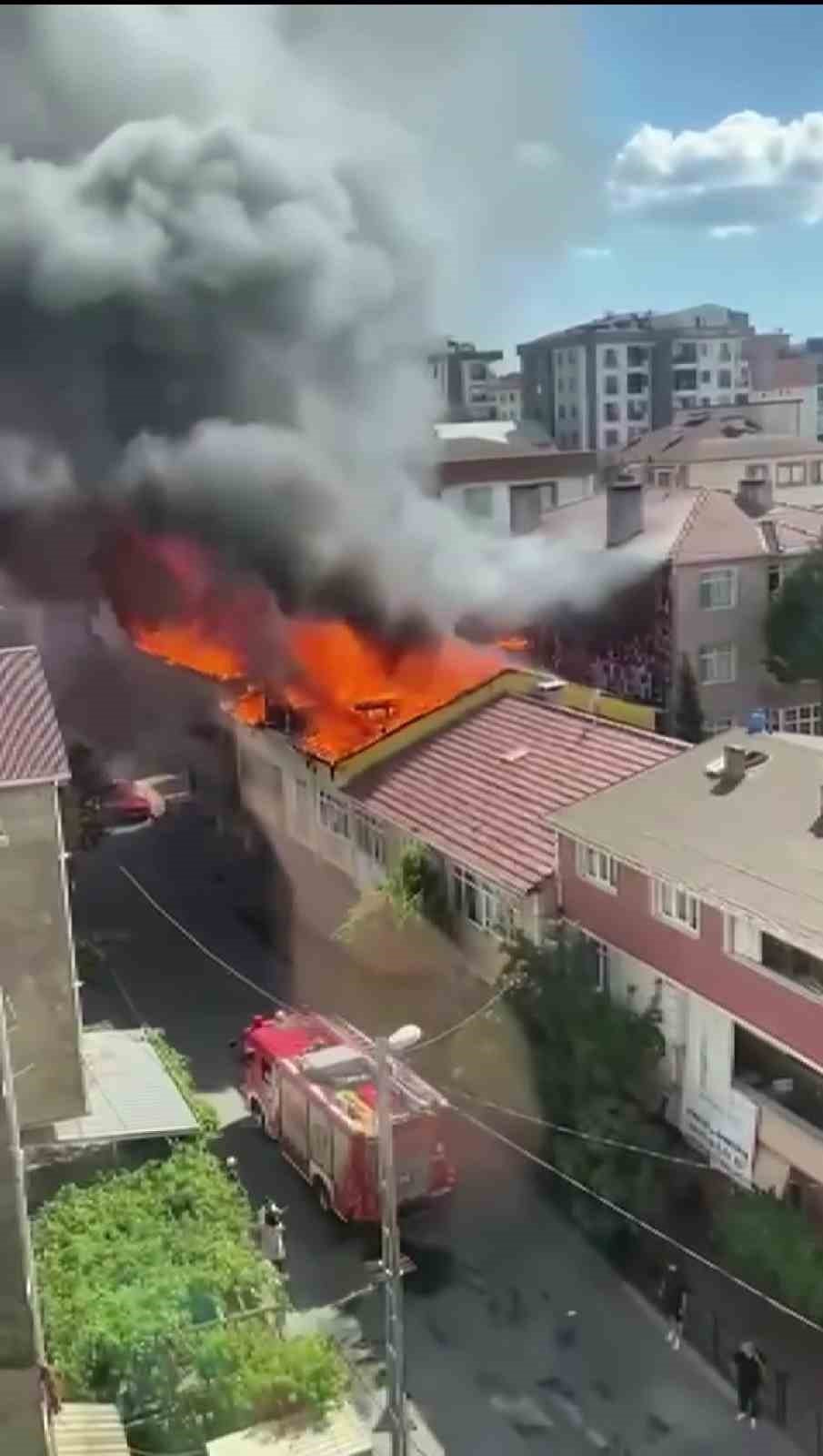 Tuzla’da çatıların alev alev yandığı anlar kamerada
