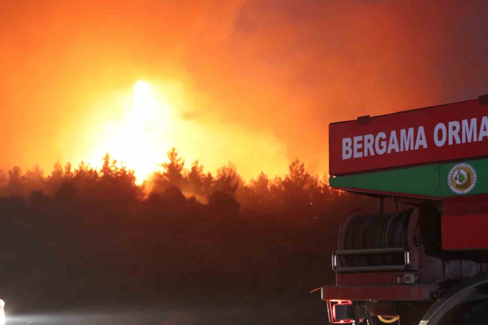 İzmir Selçuk’taki yangın havadan görüntülendi
