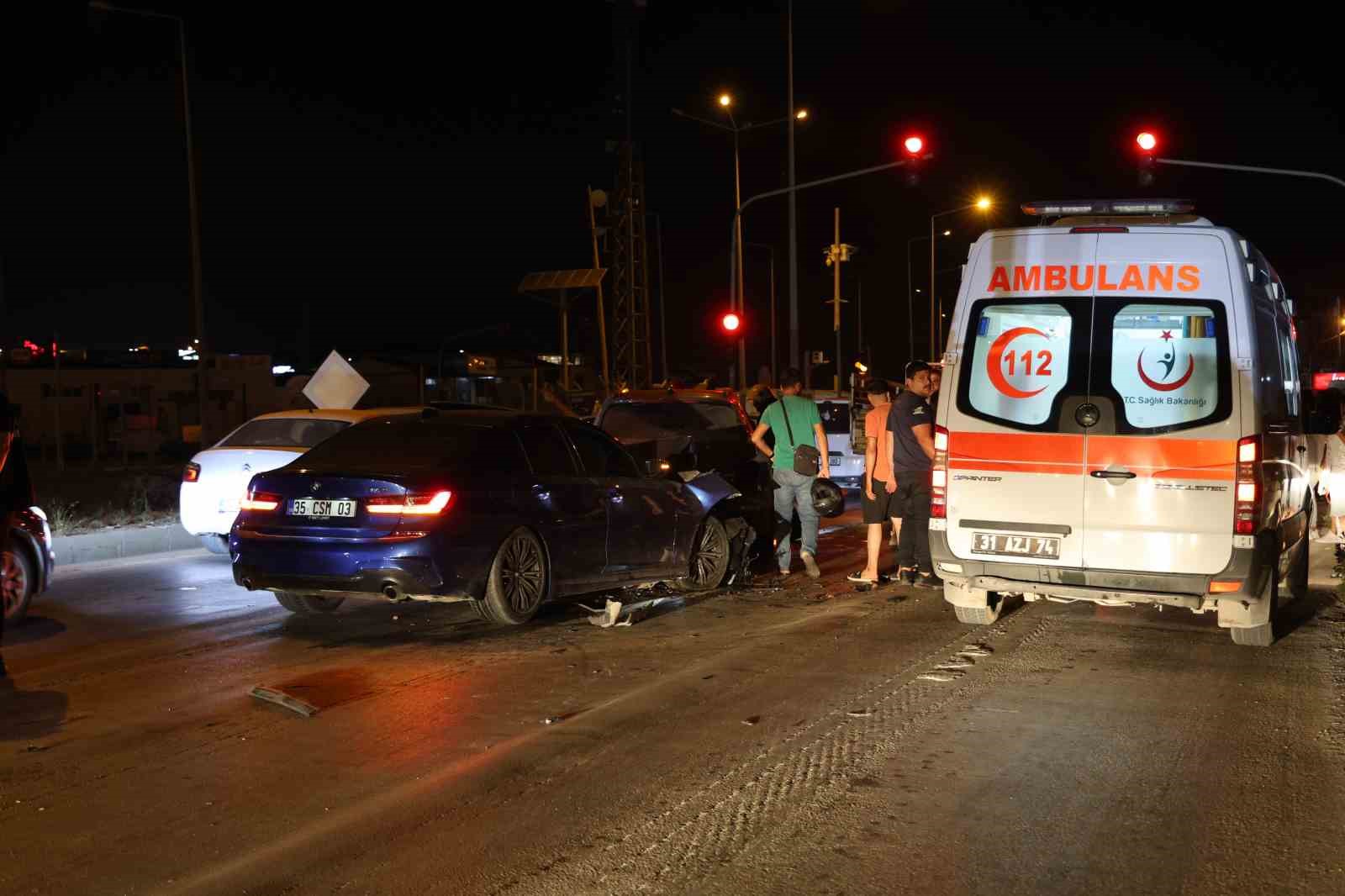 Antakya’da 2 otomobilin çarpıştığı kazada 1 kişi yaralandı
