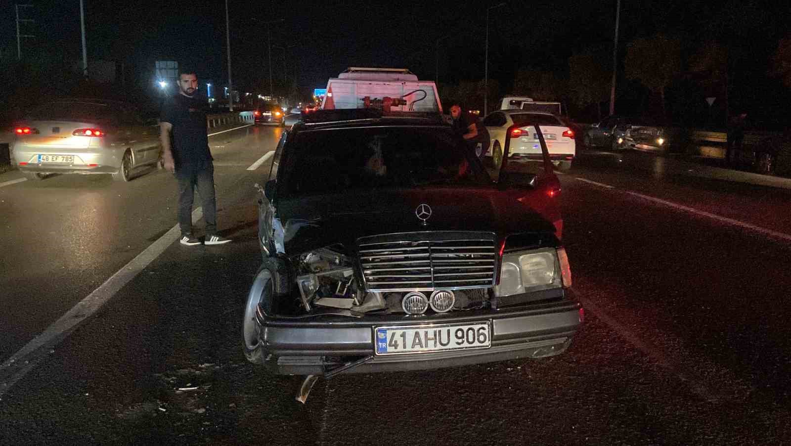 Kocaeli’nde zincirleme trafik kazası: 2 yaralı
