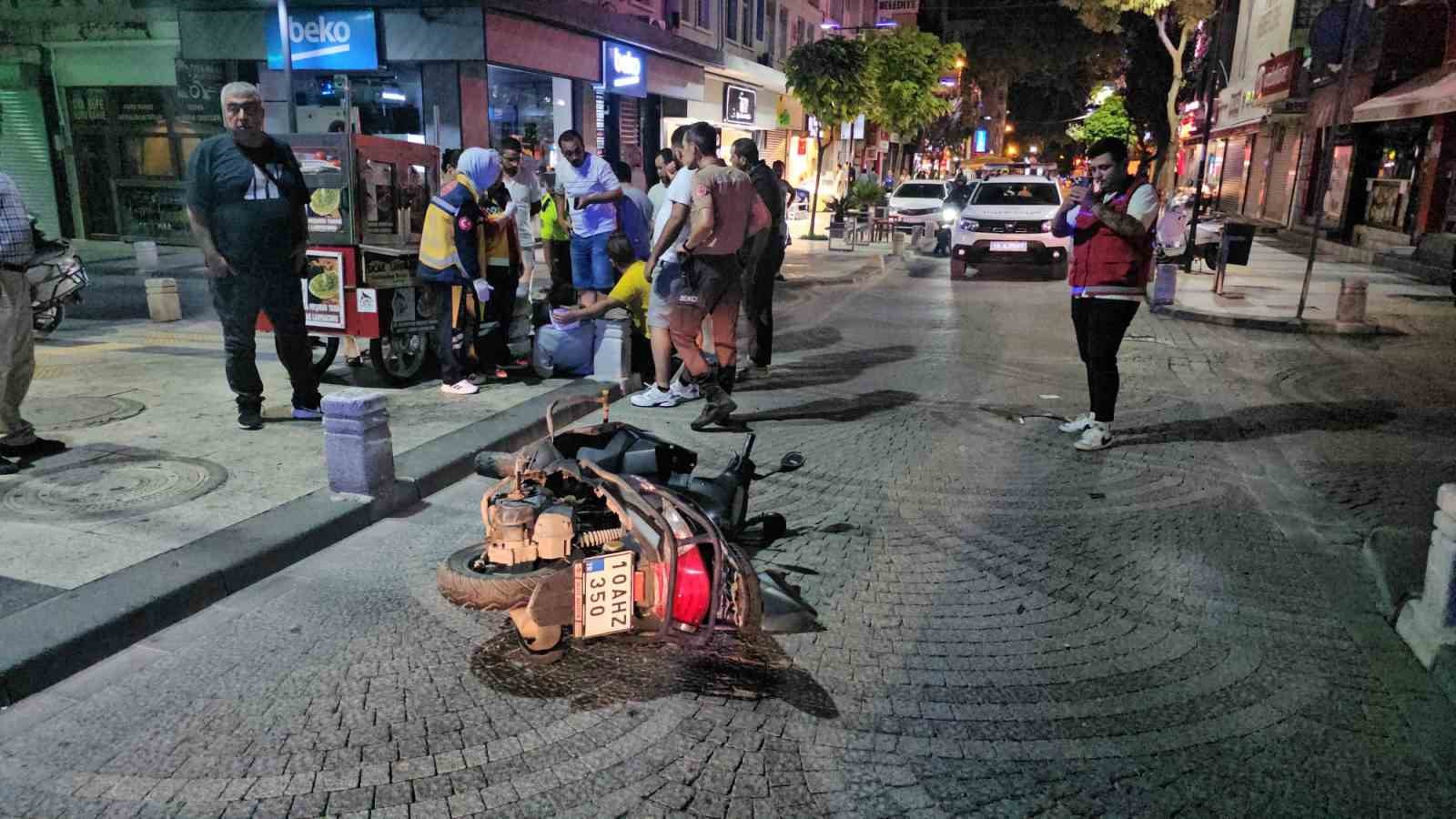 Bandırma’da motosiklet kazası kamerada
