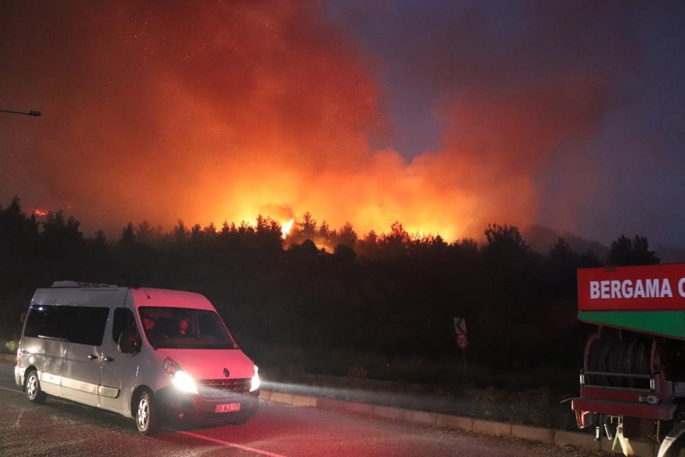 Bakan Yumaklı: “Tehdit altında olan herhangi bir yerleşim merkezi yok”
