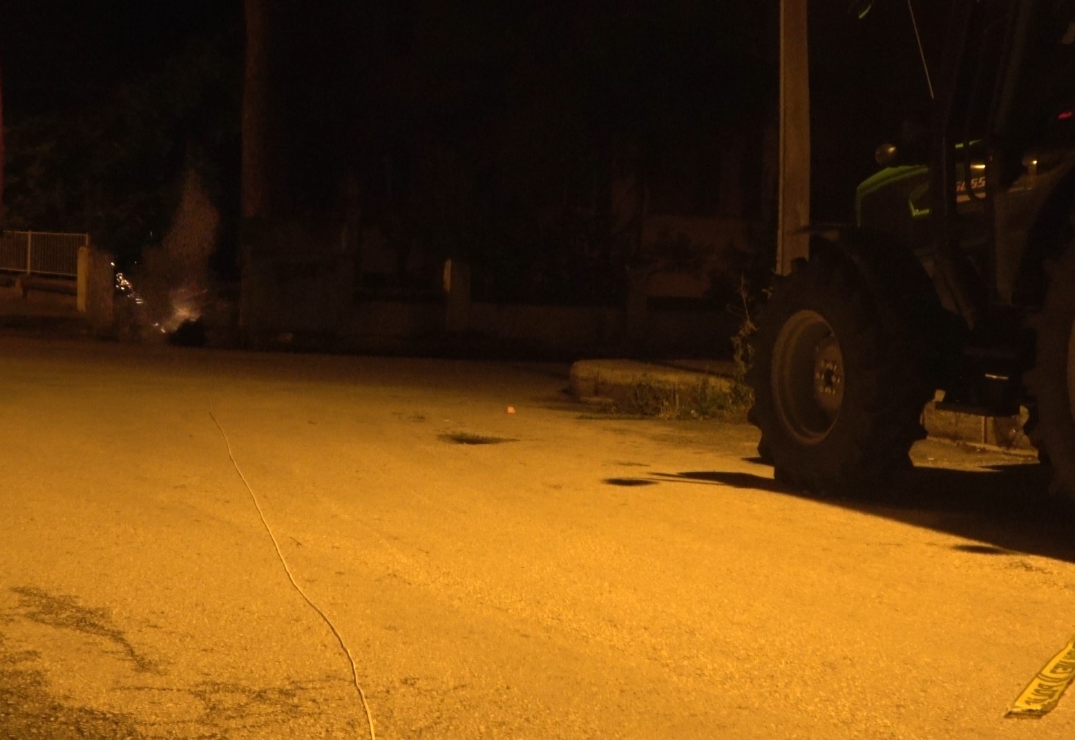 Burdur’da yol kenarına bırakılan şüpheli çanta ekipler tarafından fünye ile patlatıldı
