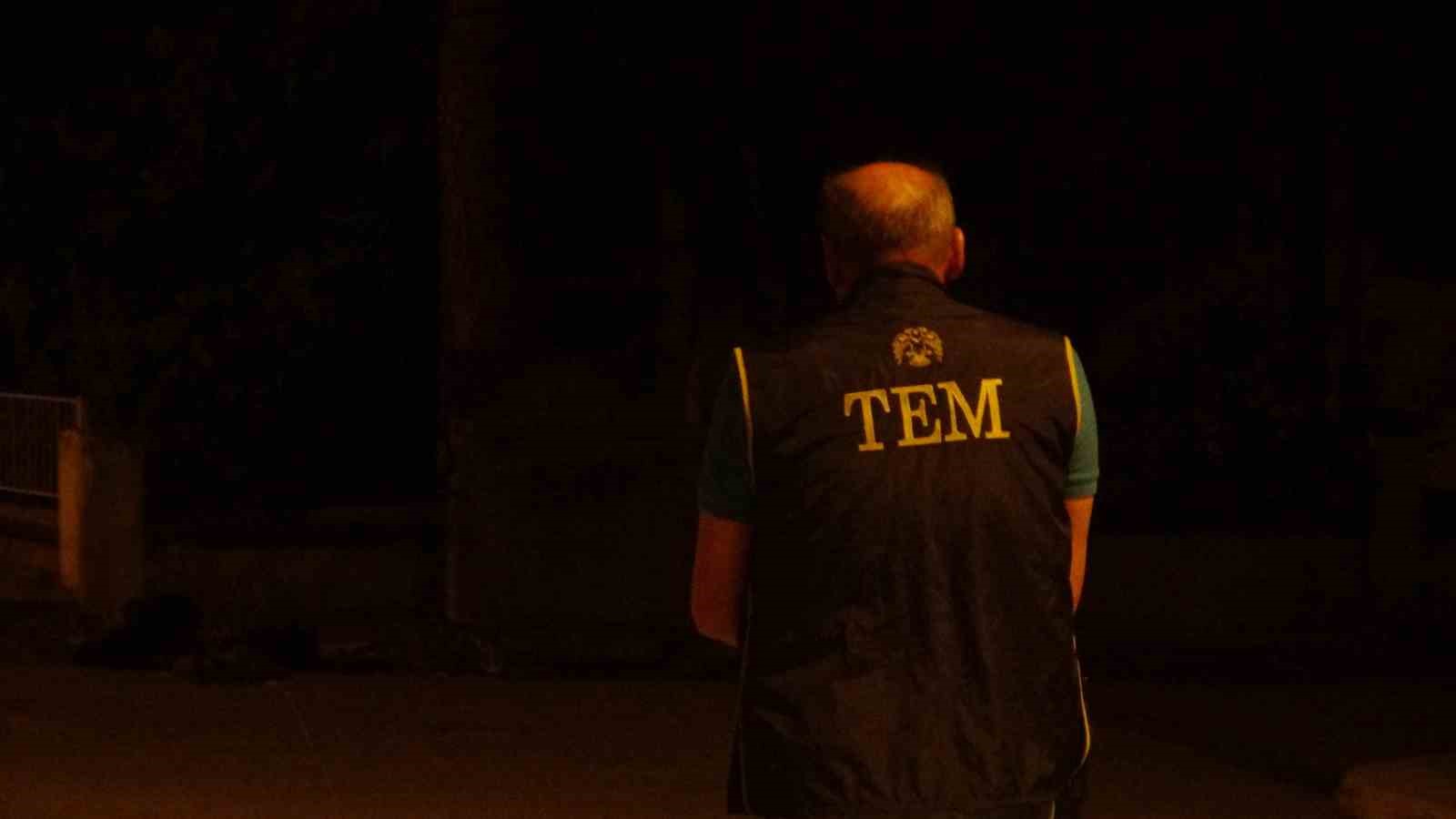 Burdur’da yol kenarına bırakılan şüpheli çanta ekipler tarafından fünye ile patlatıldı
