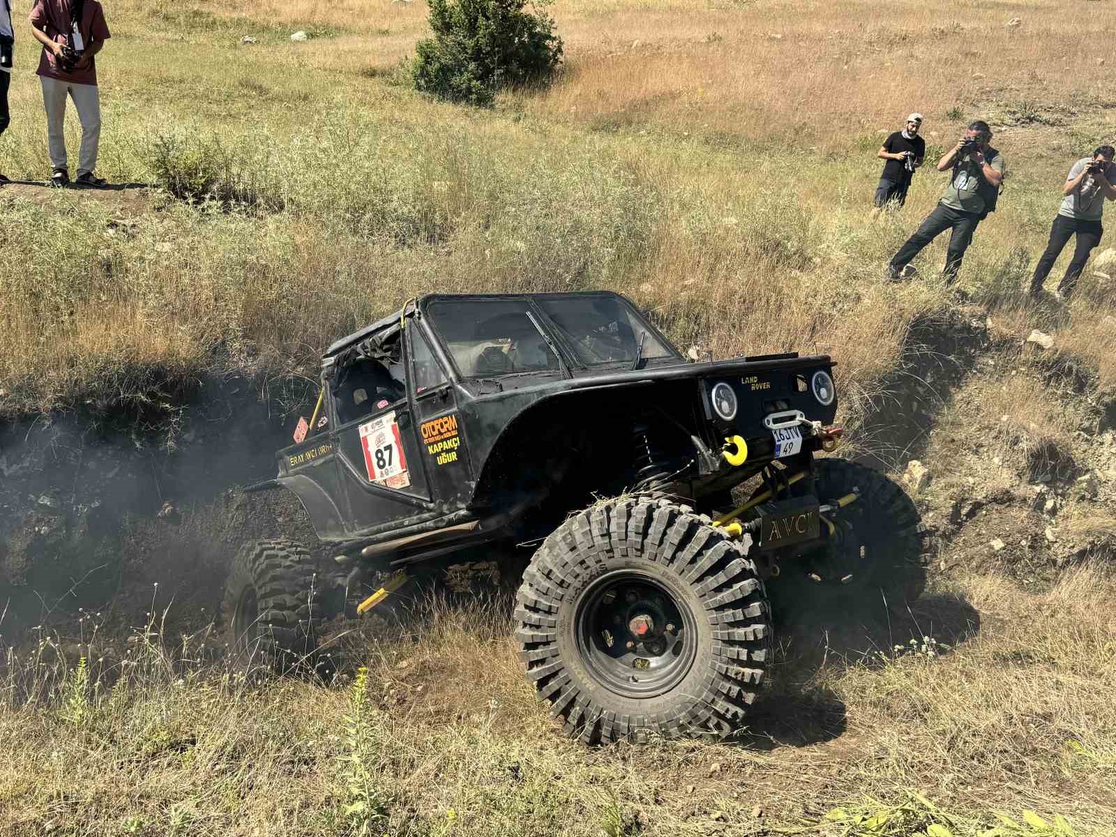 Çukurca’da off-road gösterisi büyük ilgi gördü
