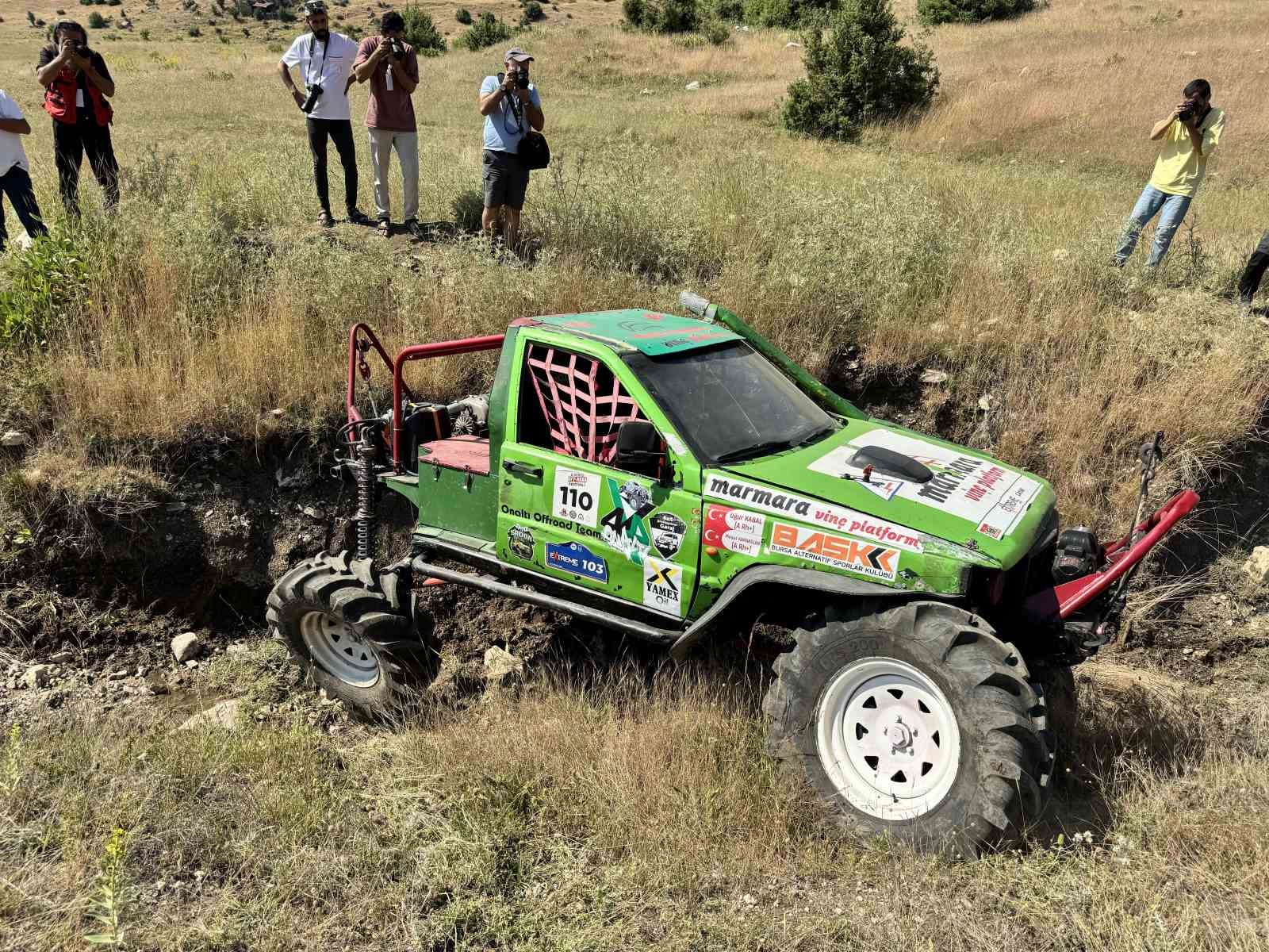 Çukurca’da off-road gösterisi büyük ilgi gördü
