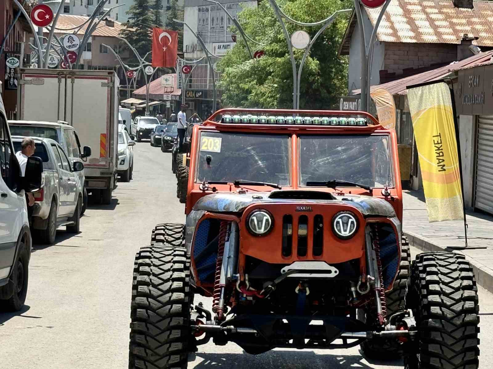 Çukurca’da off-road gösterisi büyük ilgi gördü
