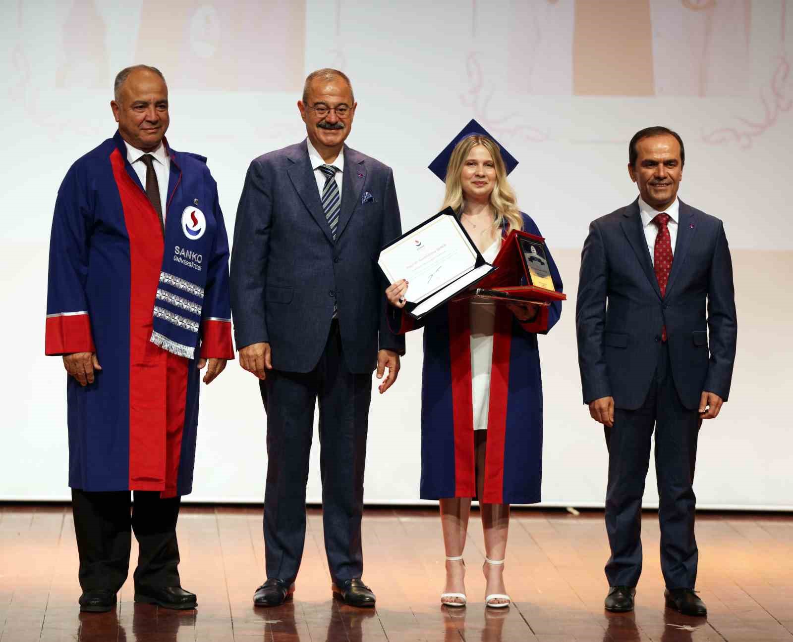 SANKO Üniversitesi Tıp Fakültesinde mezuniyet heyecanı
