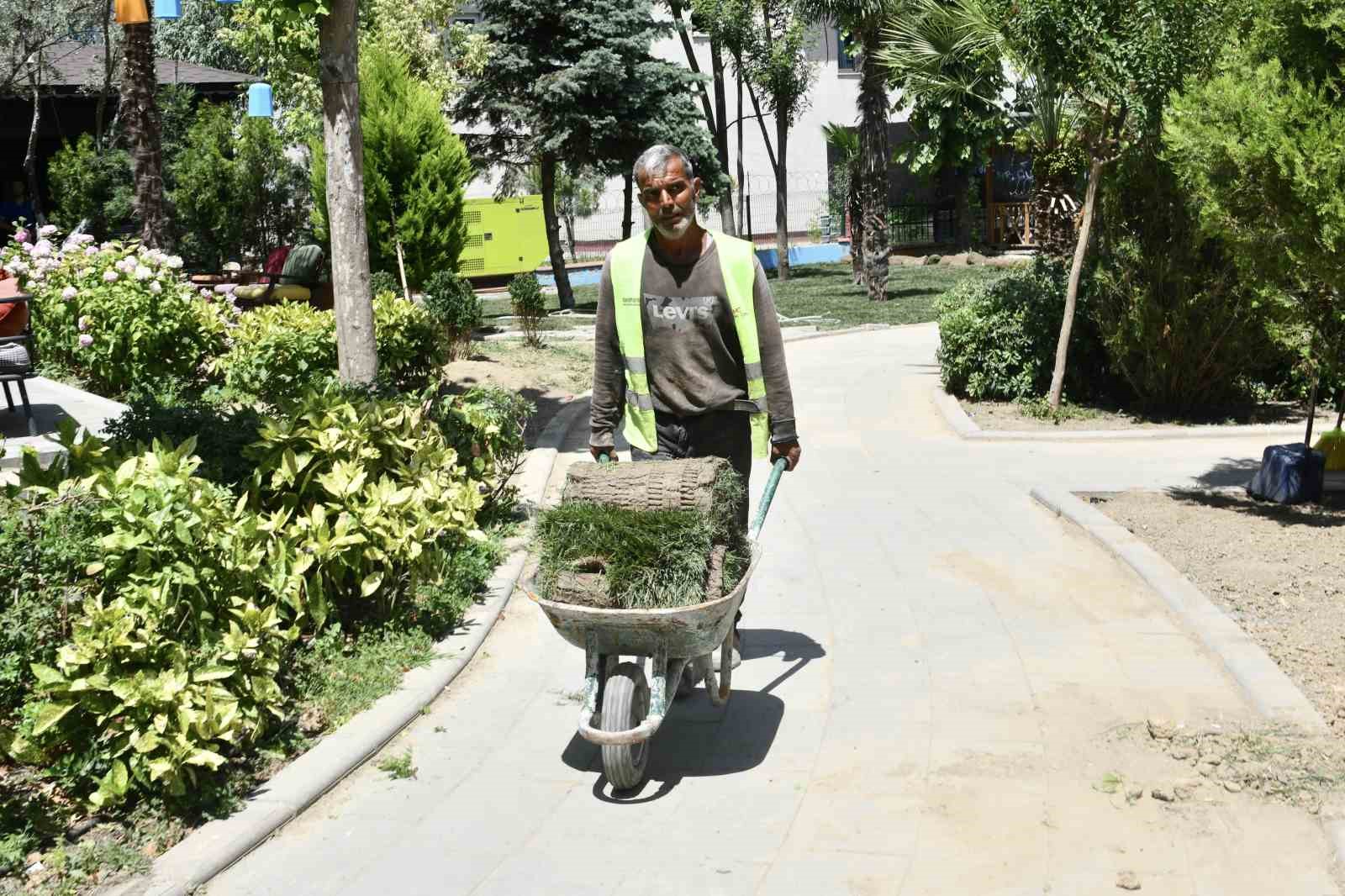 Esenyurt Belediye Başkanı Özer’den parklara “hizmet seferberliği”
