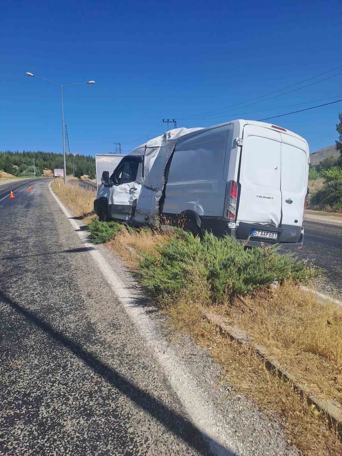 Malatya’da otobüs ile kamyonet çarpıştı, 1 yaralı
