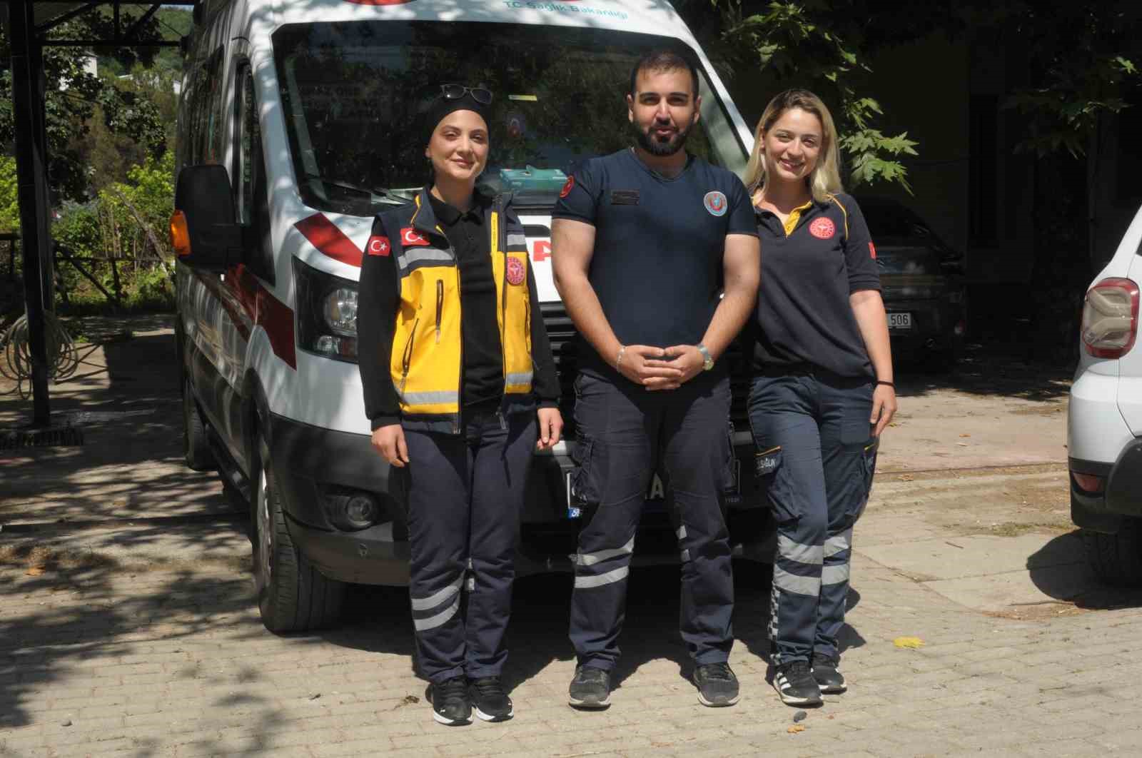 Yalova’da hamile kadın ambulansta doğum yaptı
