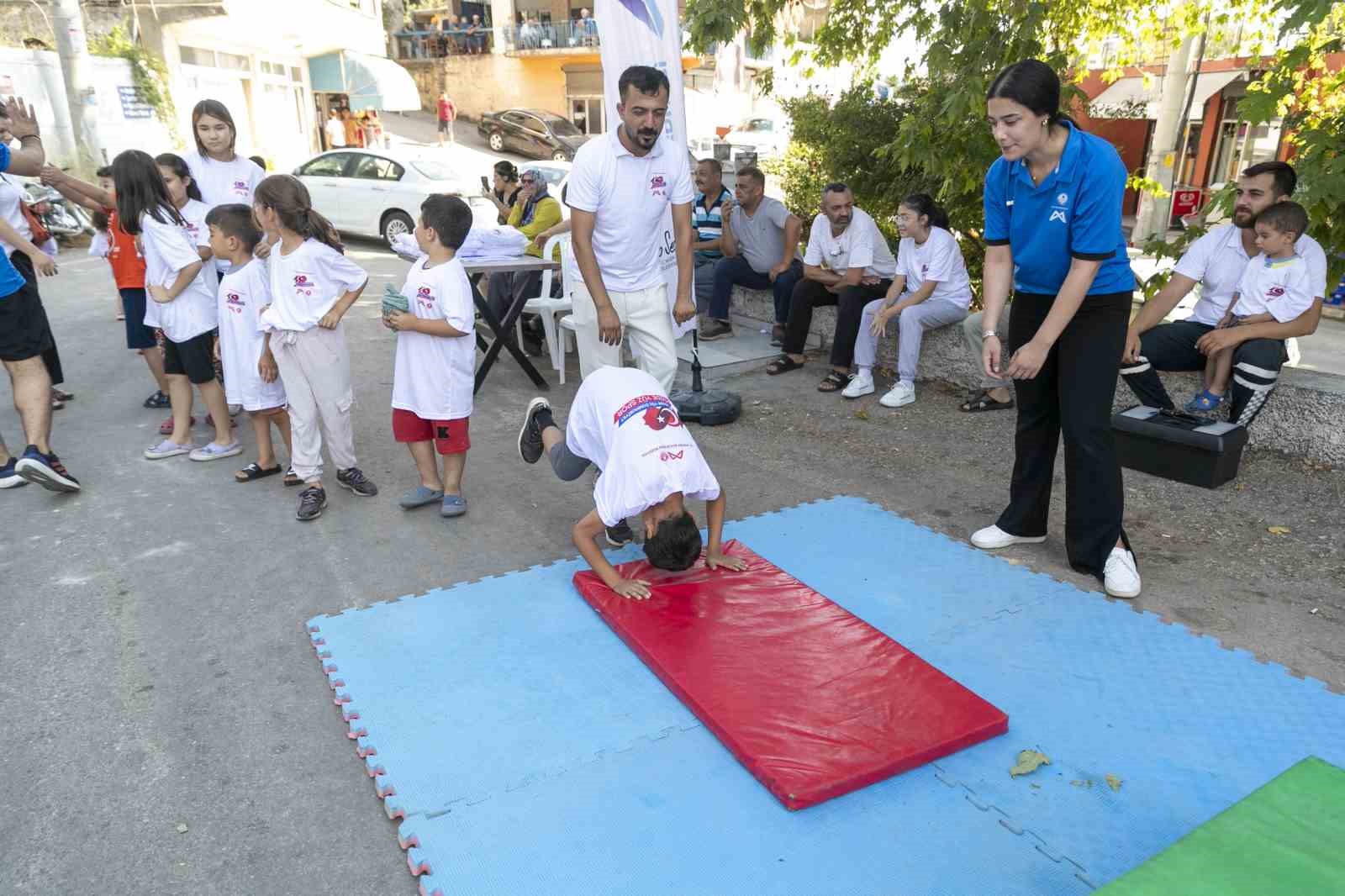 Mersin’de çocuklar ’Sporbüs’ ile sporla buluşuyor
