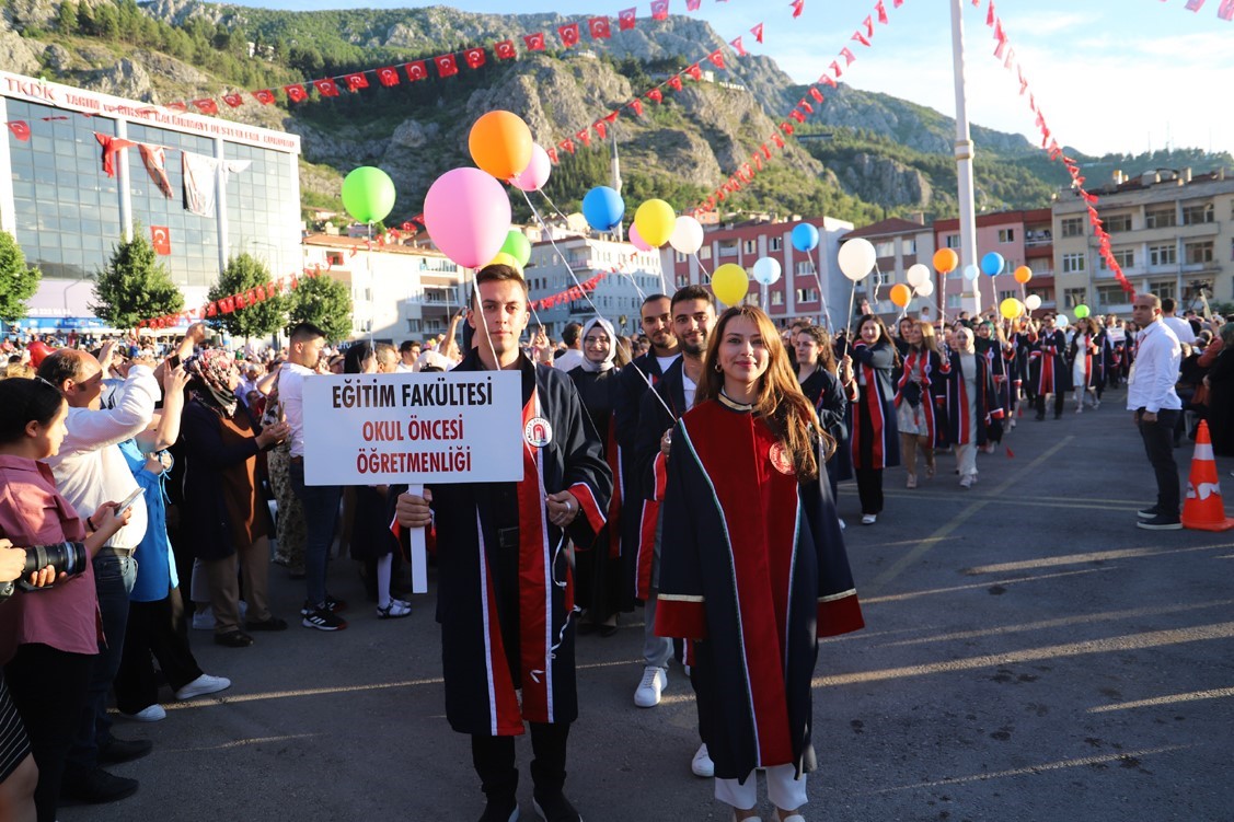 Amasya Üniversitesi 5bin320 mezun verdi
