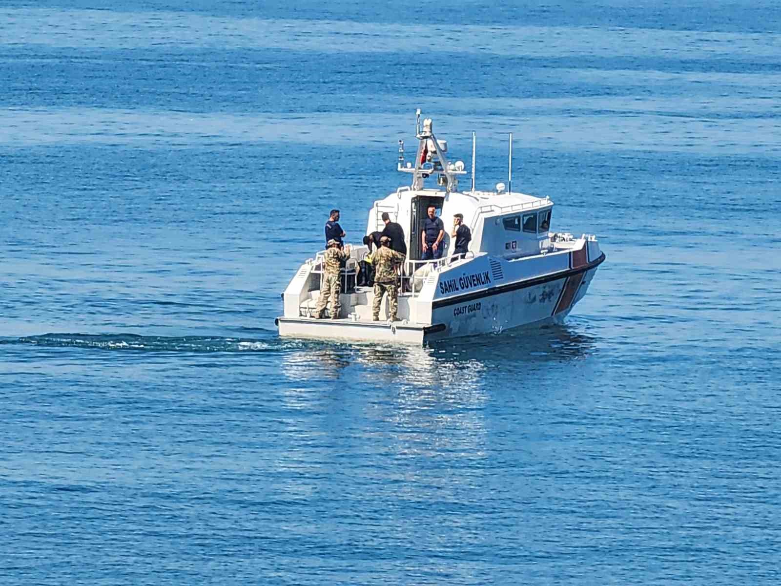 Karadeniz açıklarındaki şüpheli cismi çıkartma çalışmaları başladı
