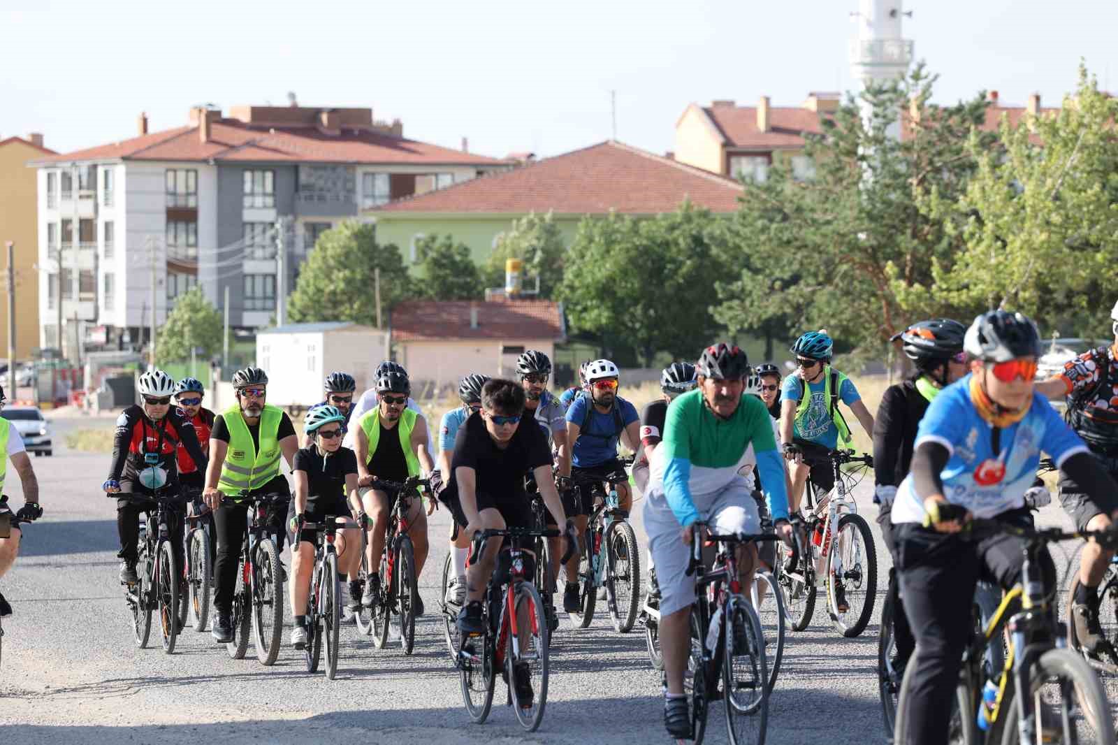 Kazada hayatını kaybeden bisikletçi için pedal çevirdiler
