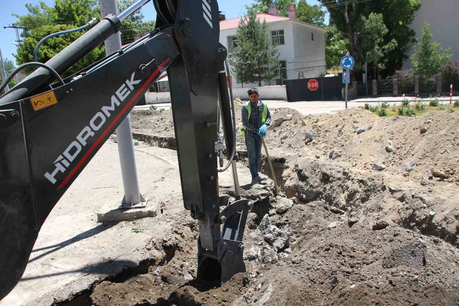 Malazgirt’te doğal gaz çalışmaları devam ediyor
