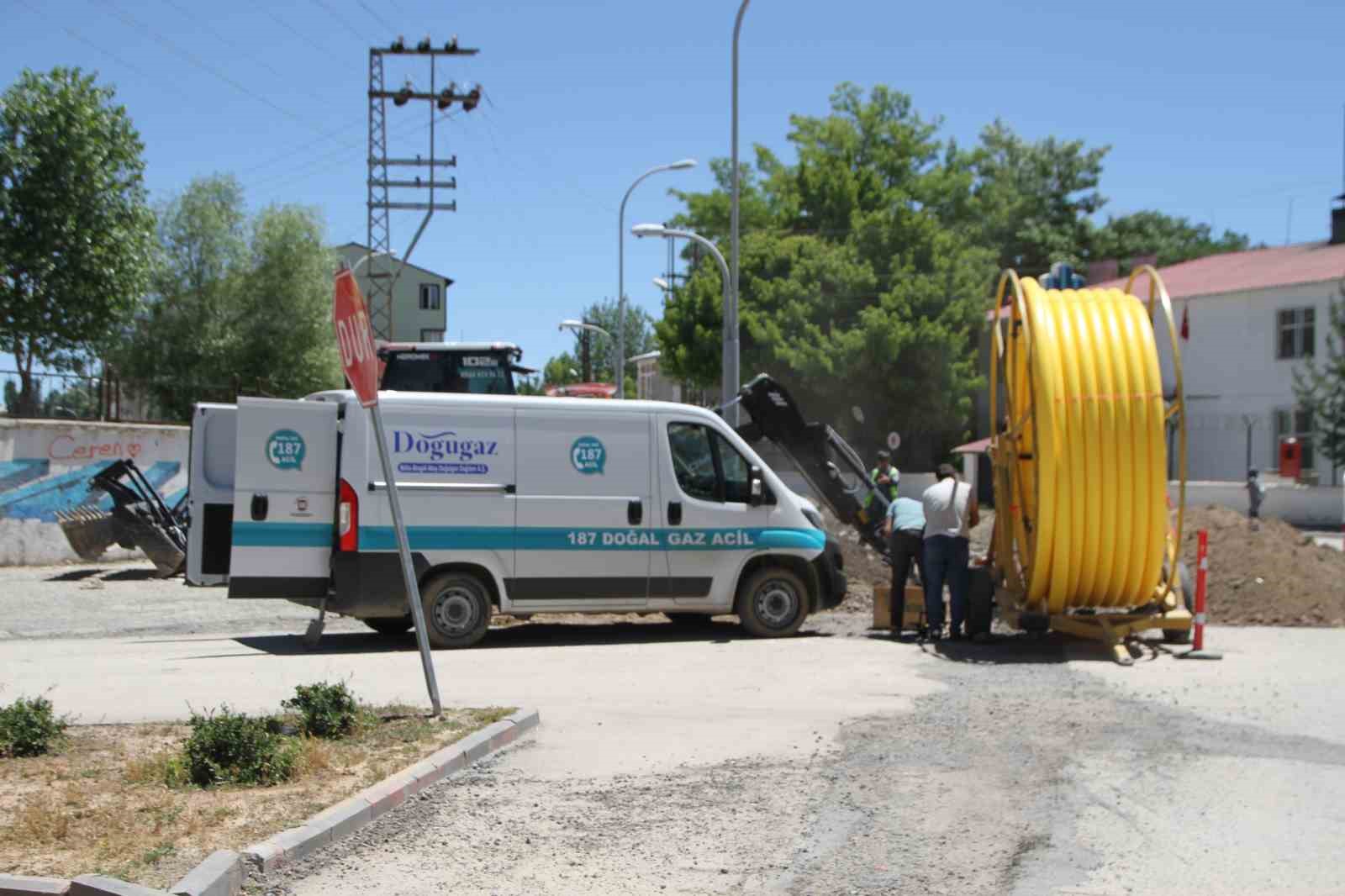 Malazgirt’te doğal gaz çalışmaları devam ediyor
