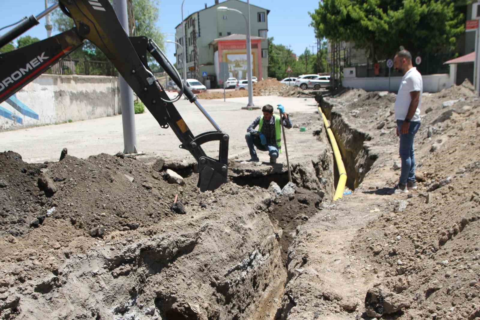 Malazgirt’te doğal gaz çalışmaları devam ediyor
