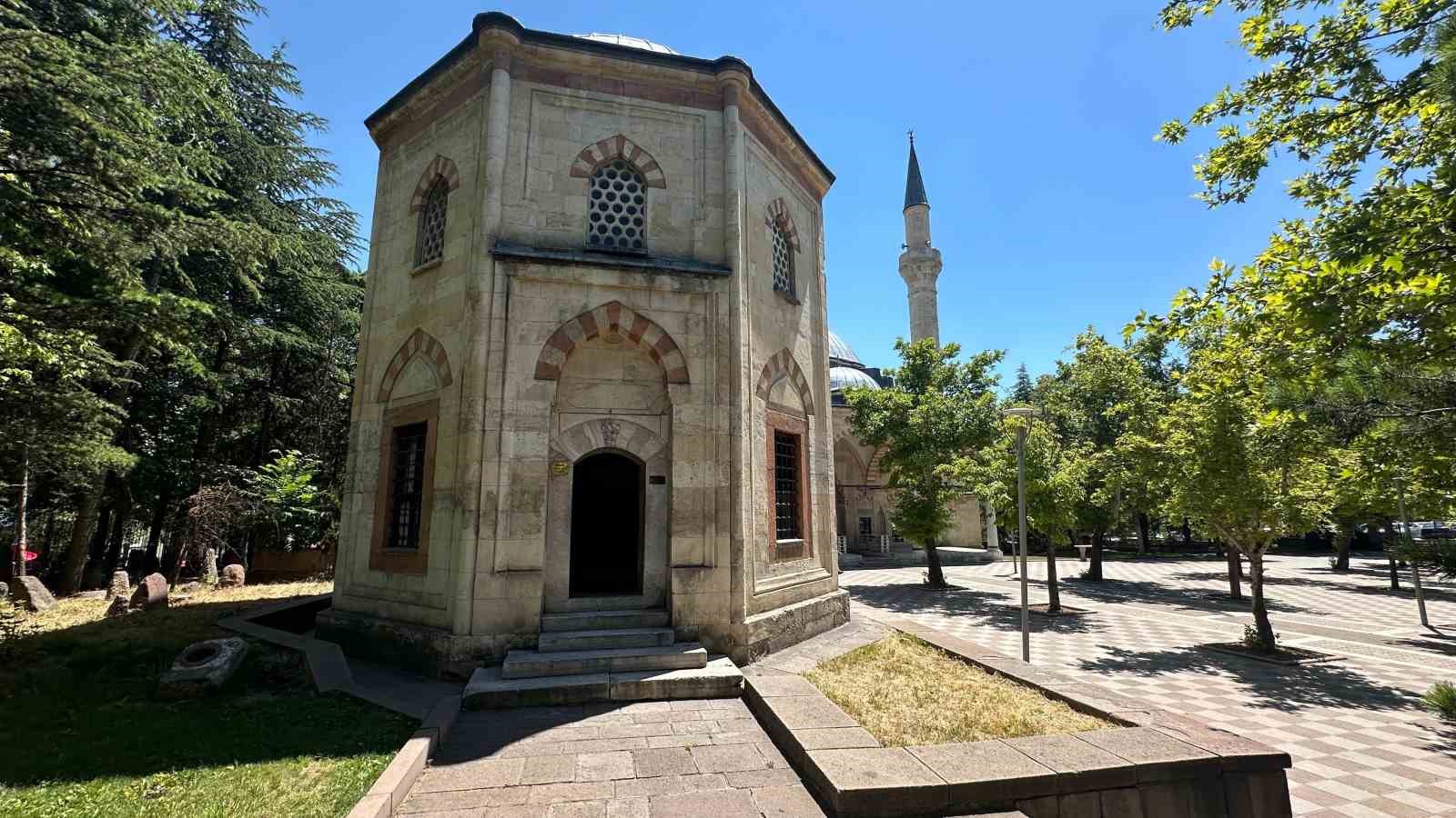 Mimar Sinan ekolünün Ankara’daki tek örneği olan Cenab-ı Ahmet Paşa Camii’nde 5 asırdır ezan sesi yükseliyor
