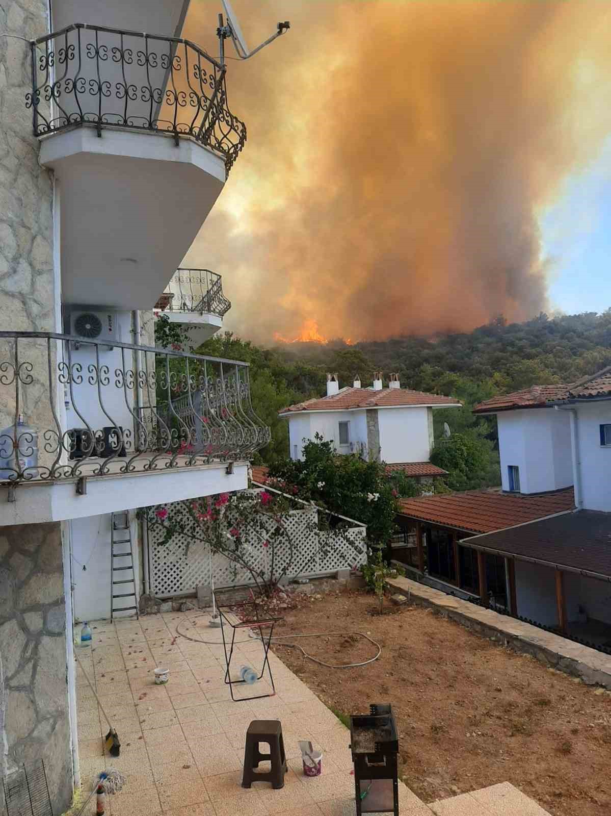 Milas’ta alevlerin önü kesildi
