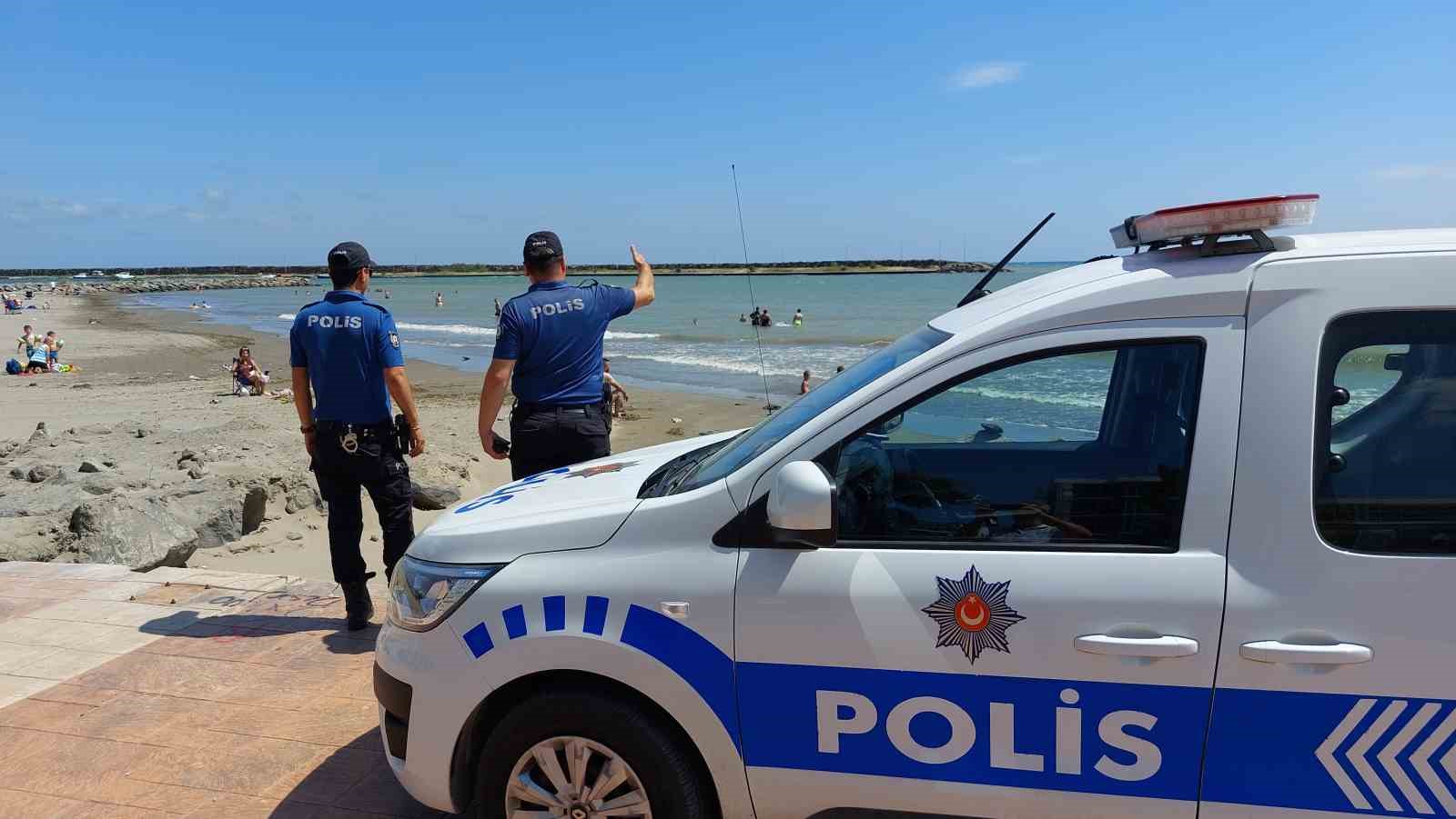 Samsun’da polis boğulmalara karşı sahillerde uyarıda bulunuyor
