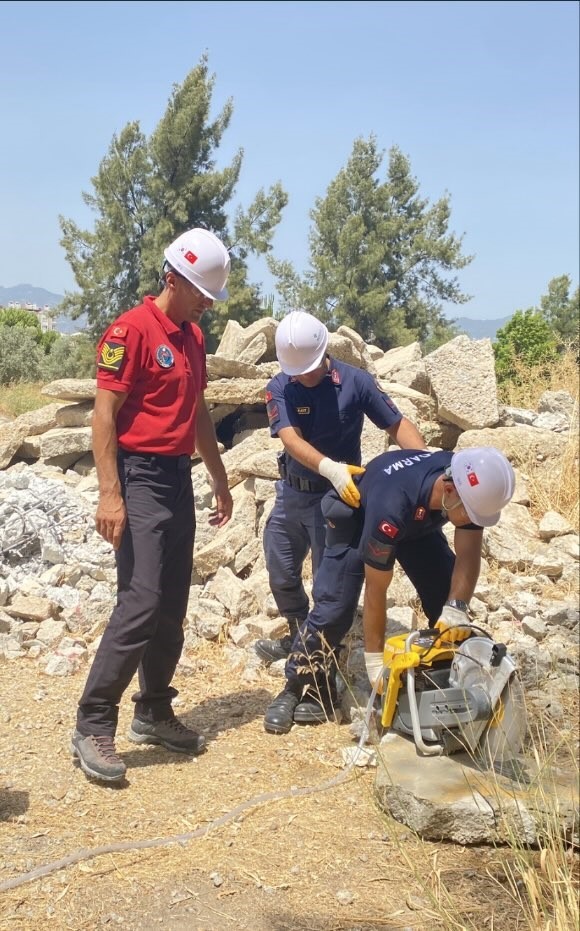 Jandarma personeline depremde arama kurtarma eğitimi verildi
