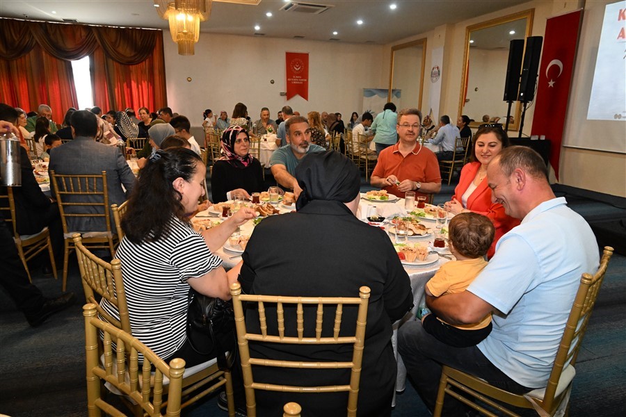 Manisa’da 163 koruyucu aile 193 çocuğa sıcak yuva oldu
