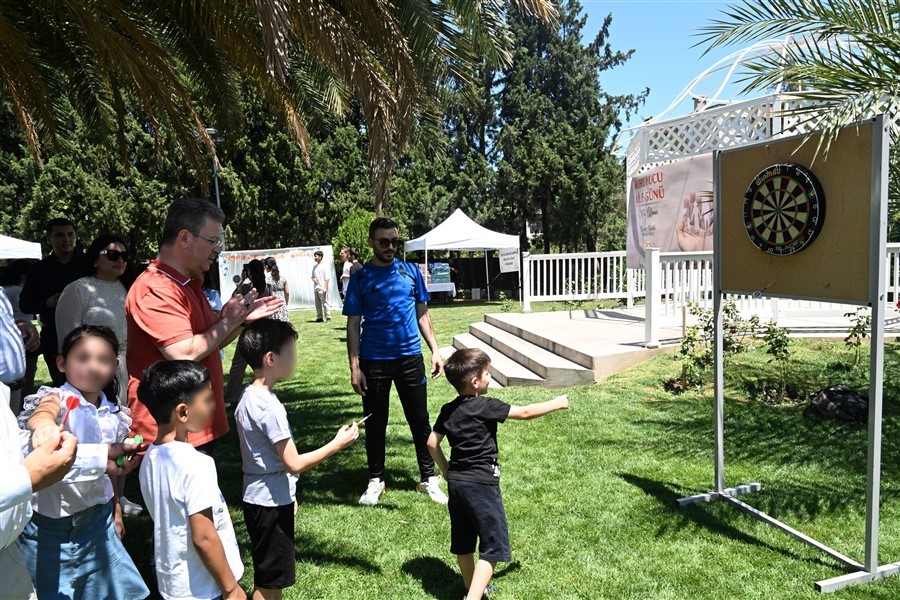 Manisa’da 163 koruyucu aile 193 çocuğa sıcak yuva oldu
