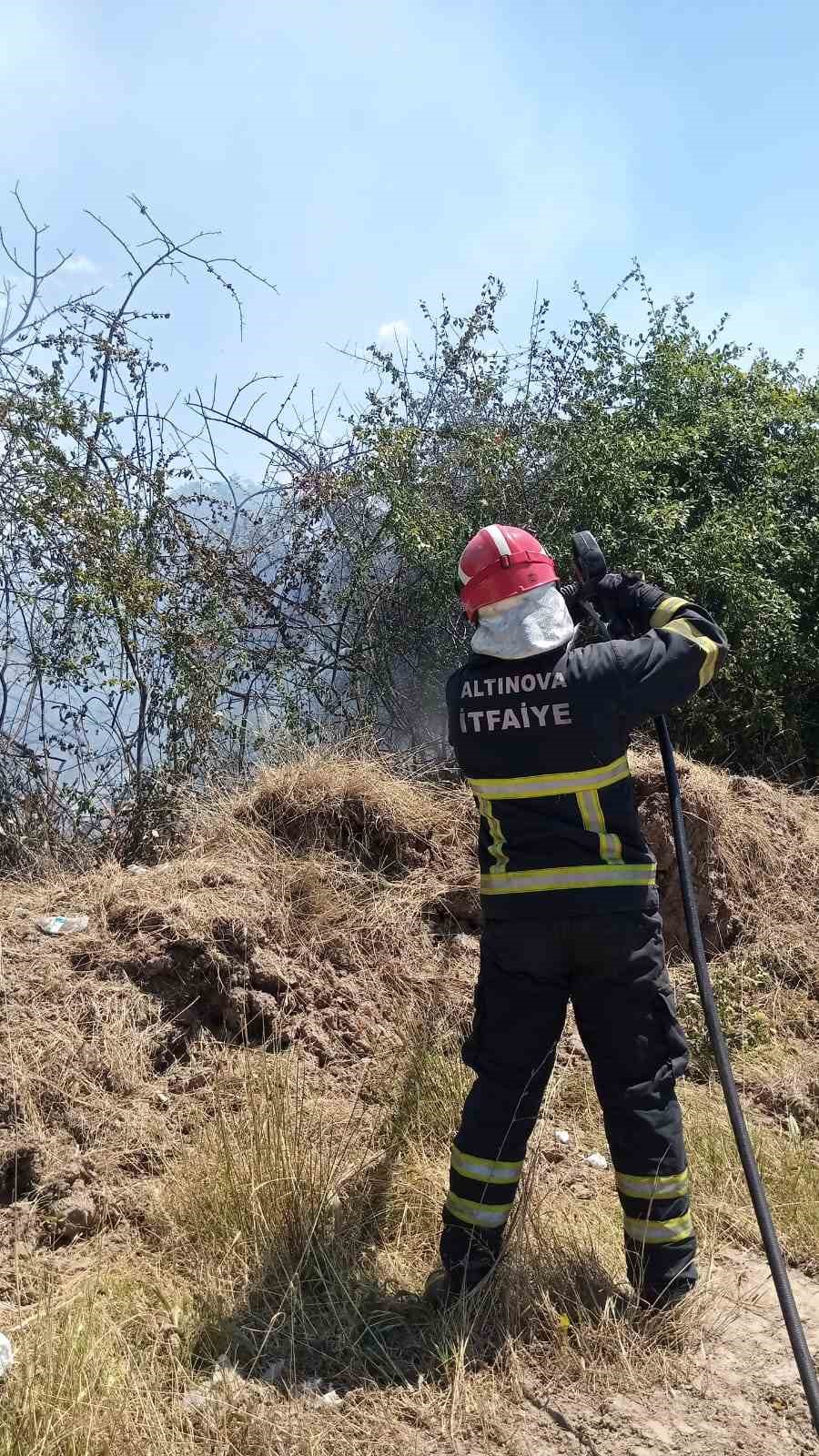 Yalova’da arazi yangını
