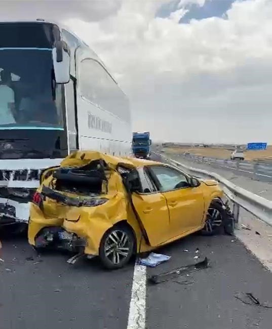 Diyarbakır’da yolcu otobüsü otomobile çarptı: 2 yaralı
