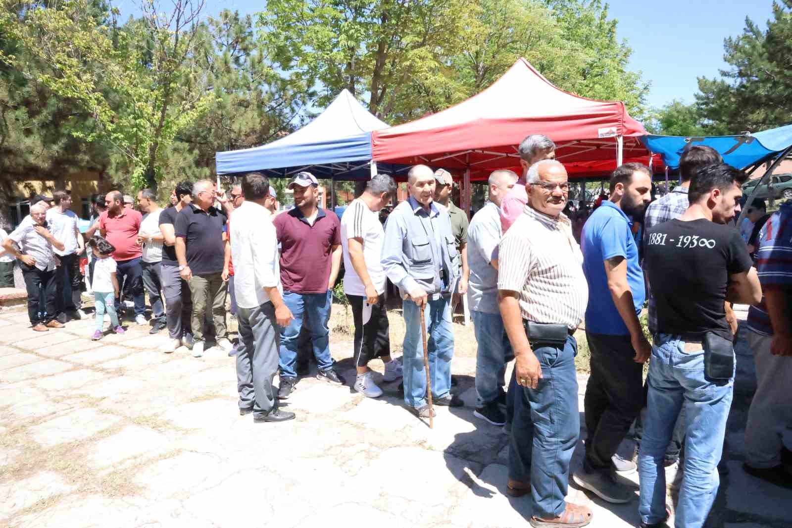 Yıllar önce yetiştirme yurdundan çıkanlar 15’inci Pilav Günü ile bir araya geldi
