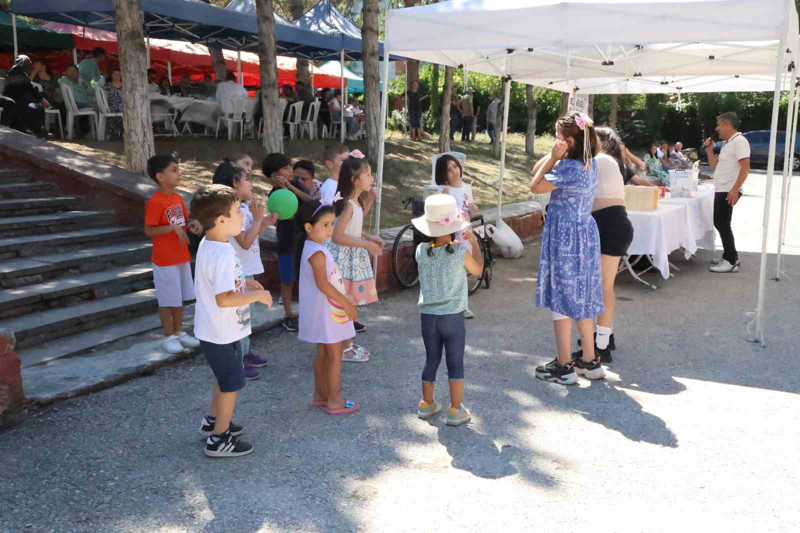 Yıllar önce yetiştirme yurdundan çıkanlar 15’inci Pilav Günü ile bir araya geldi
