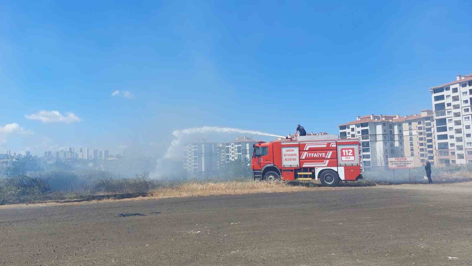 Samsun’da boş arazide yangın çıktı
