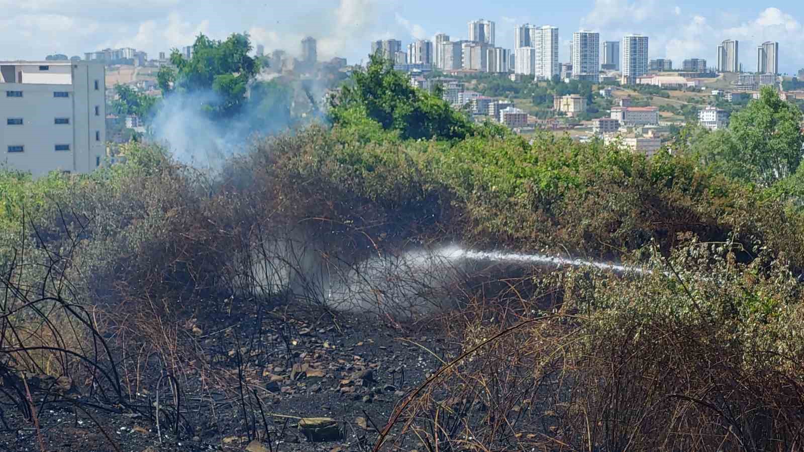 Samsun’da boş arazide yangın çıktı
