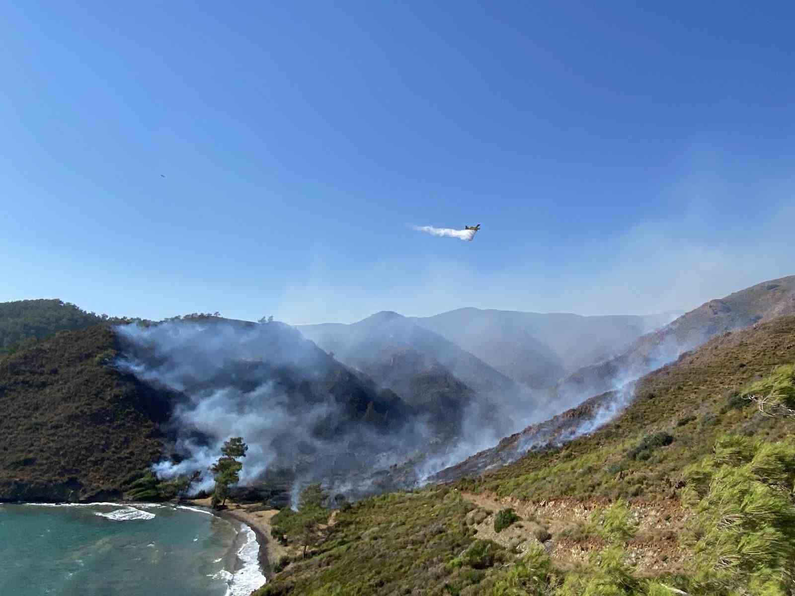 Marmaris’teki orman yangınına müdahale sürüyor
