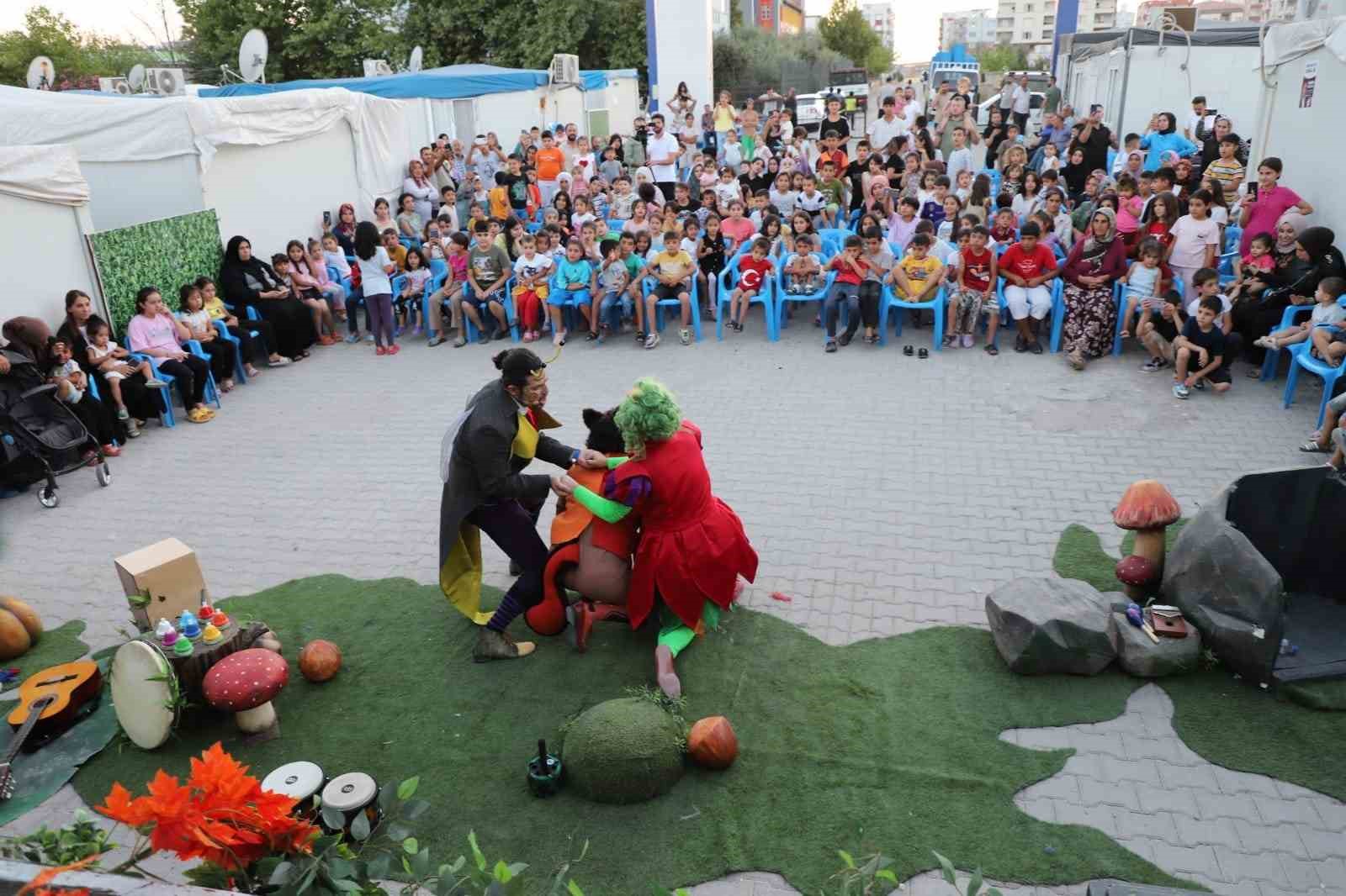 Masal Yolu tiyatrosu moral yolu oldu
