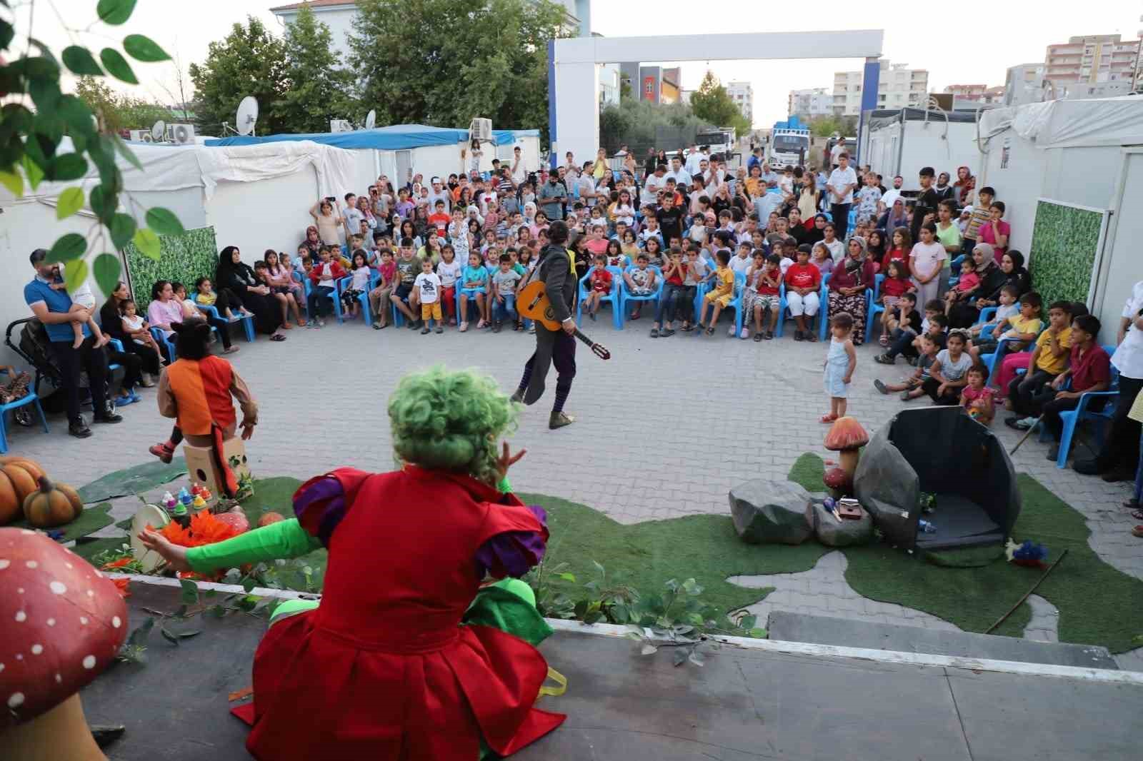 Masal Yolu tiyatrosu moral yolu oldu
