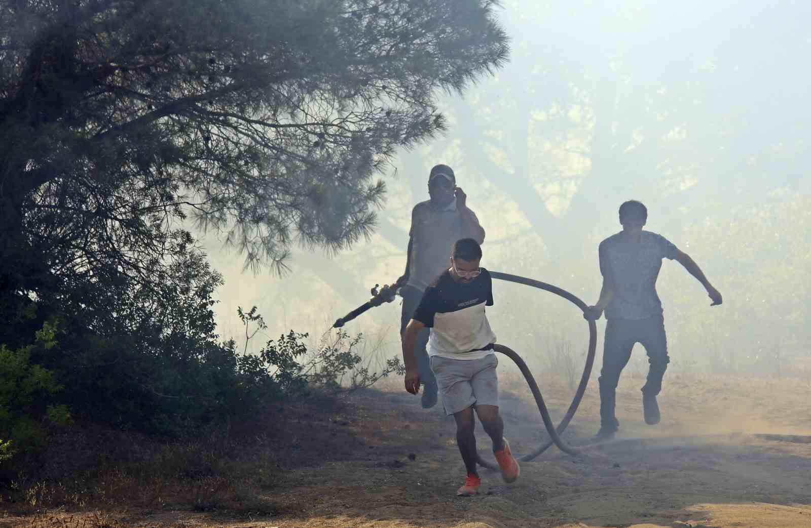 Antalya’daki orman yangınına 3 saattir müdahale sürüyor
