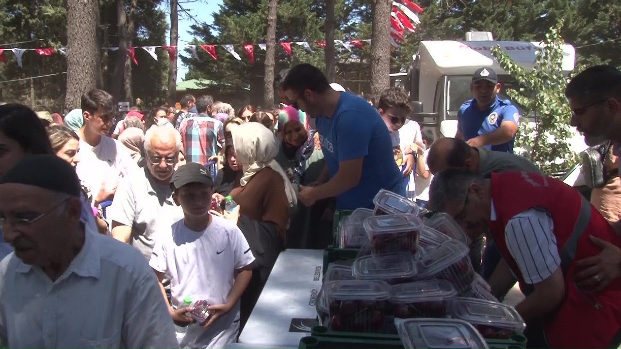 Çekmeköy’de kiraz festivali coşkusu
