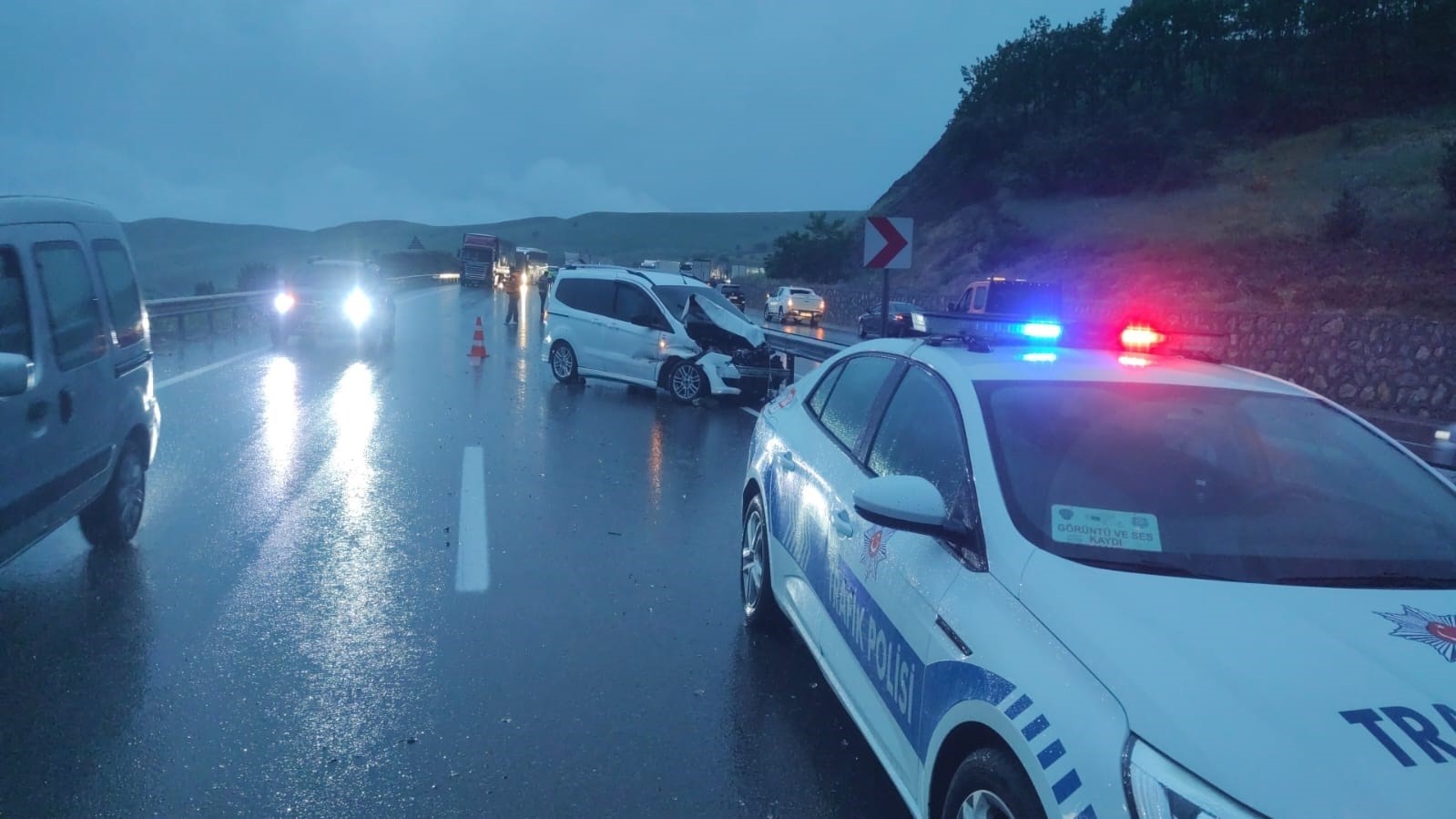 Erzincan-Erzurum karayolunda zincirleme kaza: 1 yaralı
