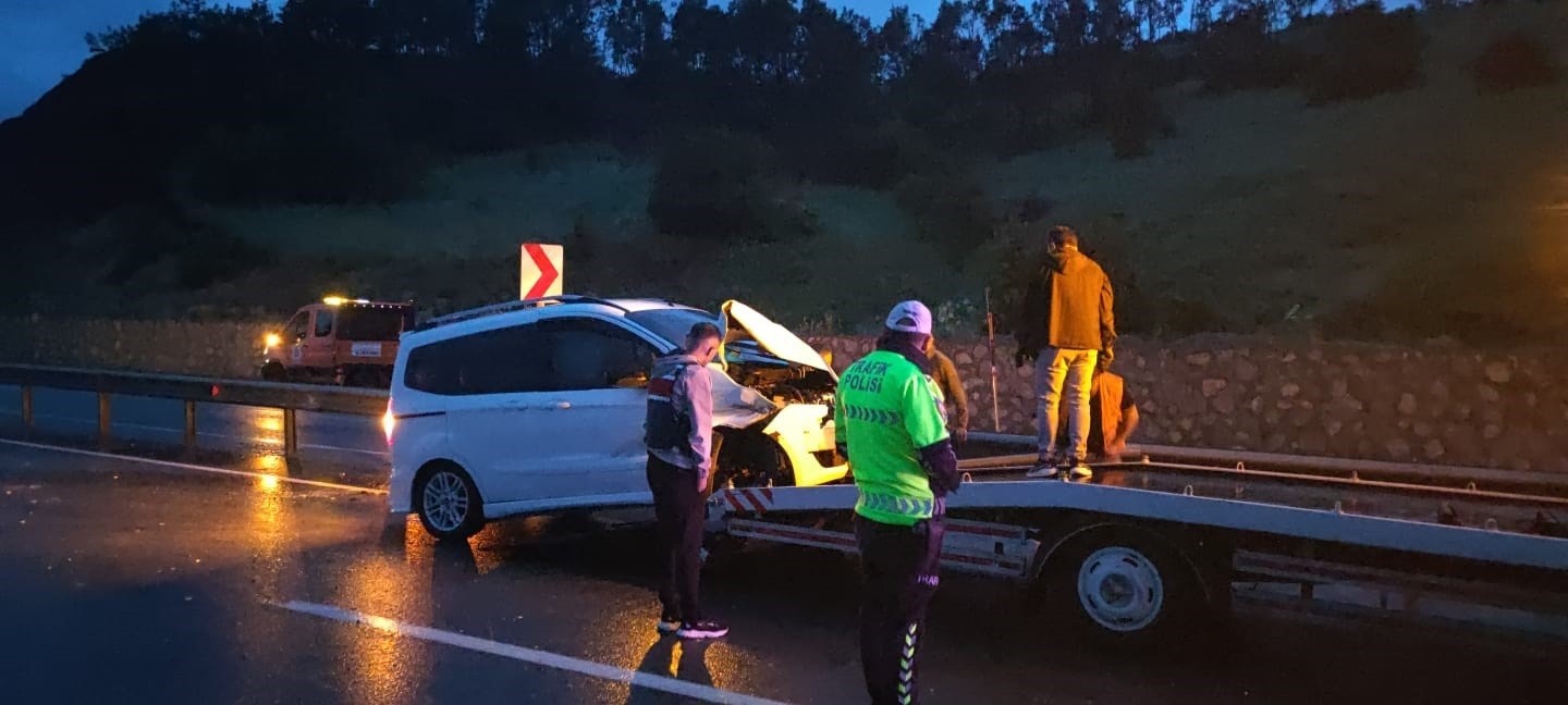 Erzincan-Erzurum karayolunda zincirleme kaza: 1 yaralı
