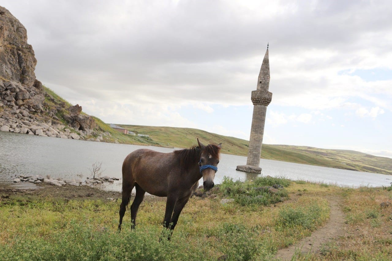 Ağrı’da sular altında kalan minarenin eşsiz güzelliği
