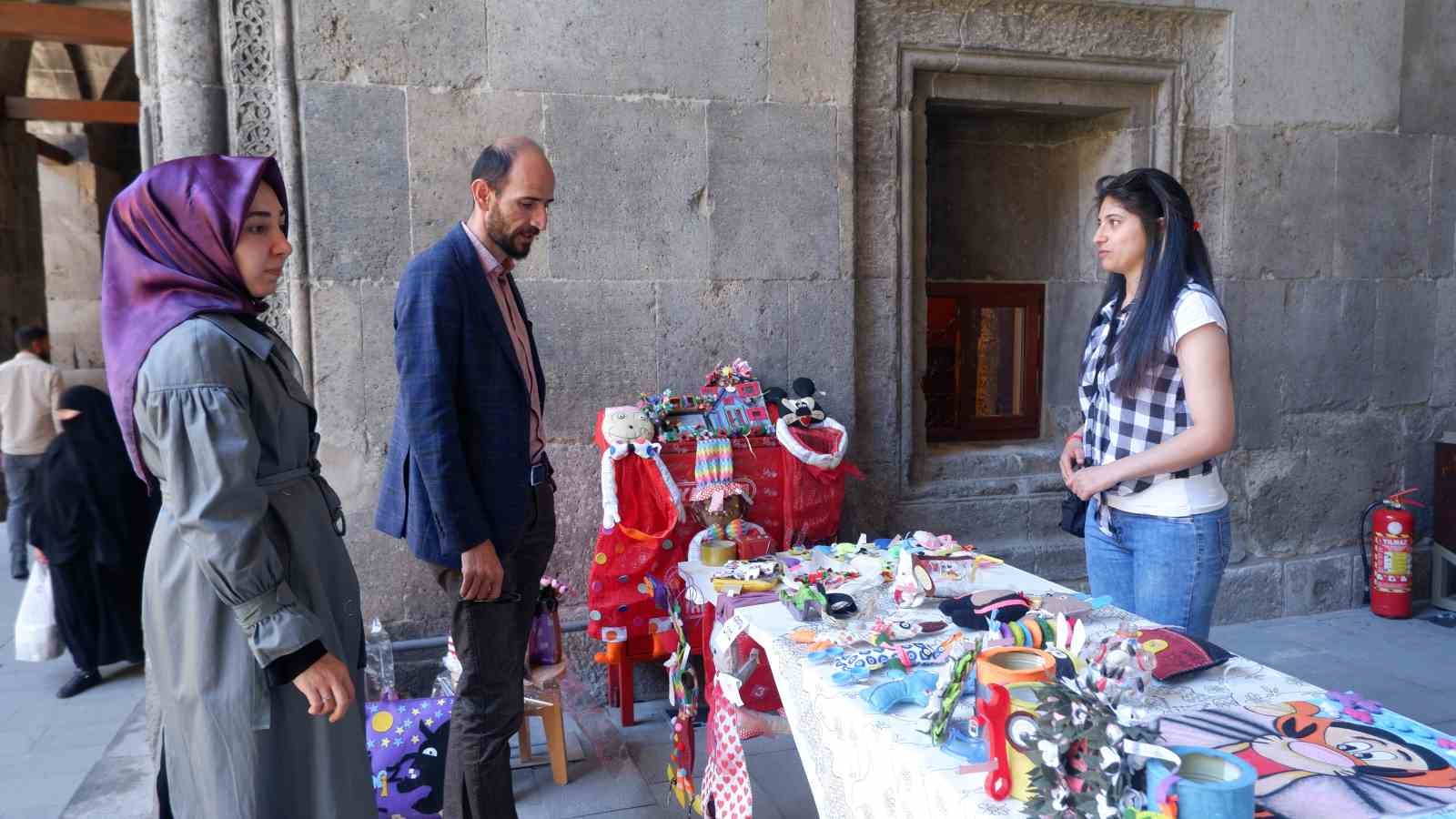 Evdeki çöpleri değerlendirerek tedavisini tamamladı
